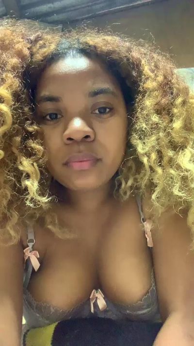 Asmirah4 live cam on Cam4