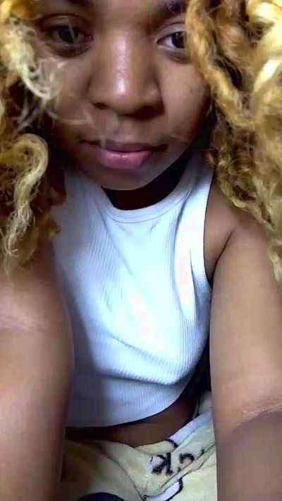 Asmirah4 live cam on Cam4