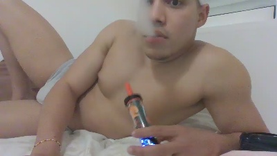 le modèle Assbigg_0822 est en webcam porno dans un show sur le site cam4, il possède les tags suivants: 