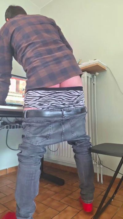 Assboy54 live cam on Cam4