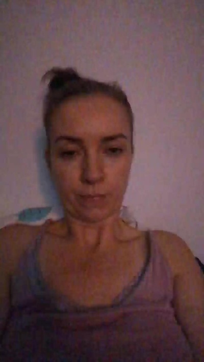 Asta875 live cam on Cam4