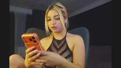 AstridJade live cam on Cam4