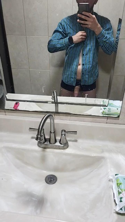 Atituderude live cam on Cam4