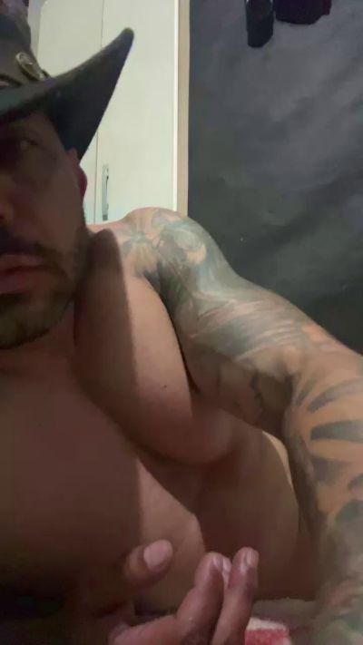 AtletaSarado live cam on Cam4