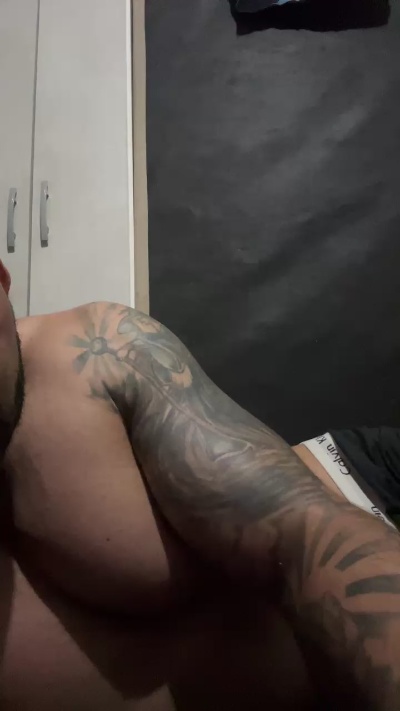 AtletaSarado live cam on Cam4