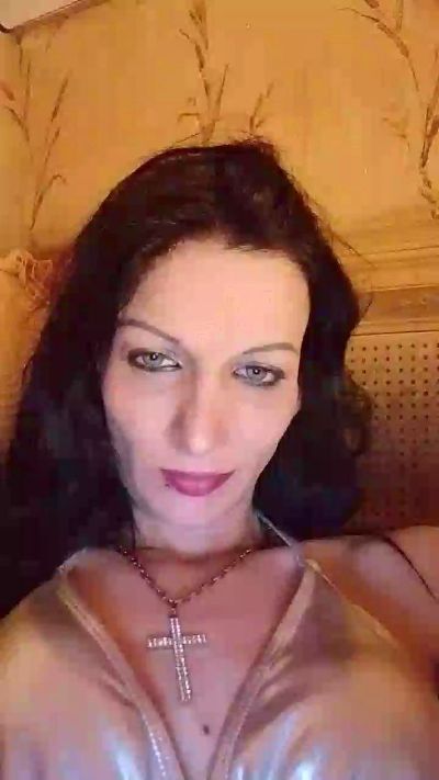 Aude63170 live cam on Cam4