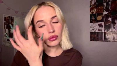 AugustinaFealy live cam on Cam4