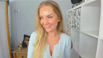 AulloraBody live cam on Cam4
