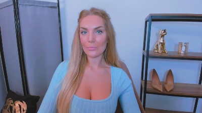 AulloraBody live cam on Cam4