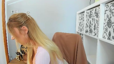 AulloraBody live cam on Cam4