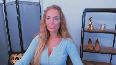 AulloraBody live cam on Cam4