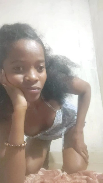 Aurealy live cam on Cam4