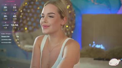 AuroraMore live cam on Cam4
