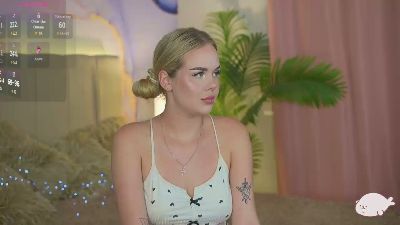 AuroraMore live cam on Cam4