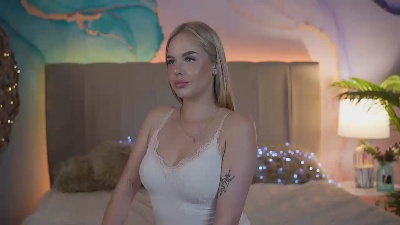 AuroraMore live cam on Cam4