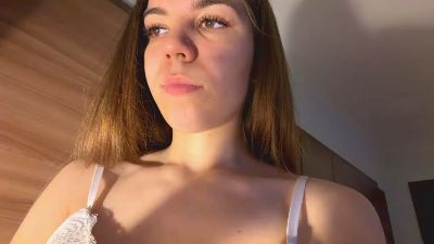 AvelinaLidster live cam on Cam4