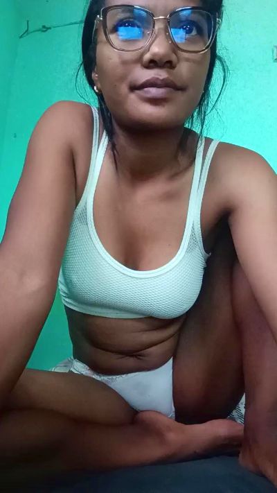 Avotra02 live cam on Cam4