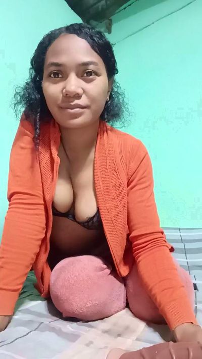 Avotra02 live cam on Cam4