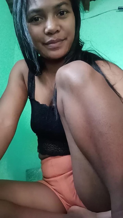 Avotra02 live cam on Cam4