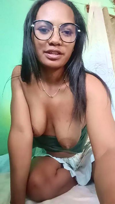 Avotra02 live cam on Cam4