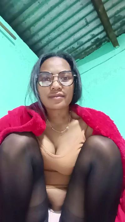 Avotra02 live cam on Cam4