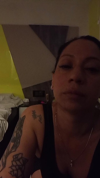 Avril1 live cam on Cam4