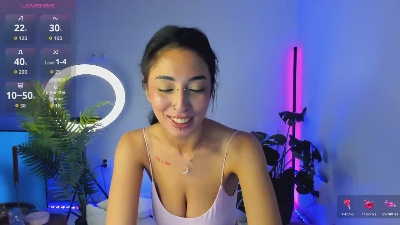 AwesomeJolie live cam on Cam4