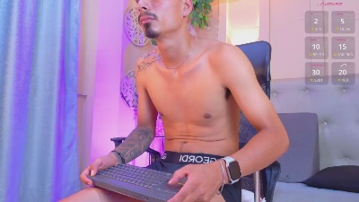 Axel_saenzz live cam on Cam4