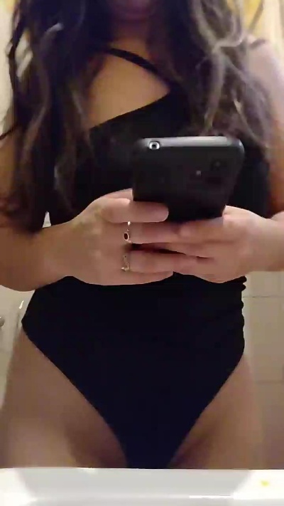 Aye_garcia21 live cam on Cam4