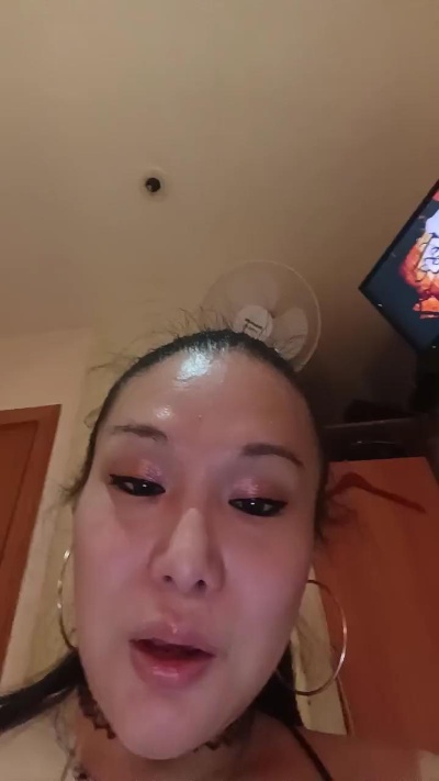 Ayumiosaka2025 live cam on Cam4