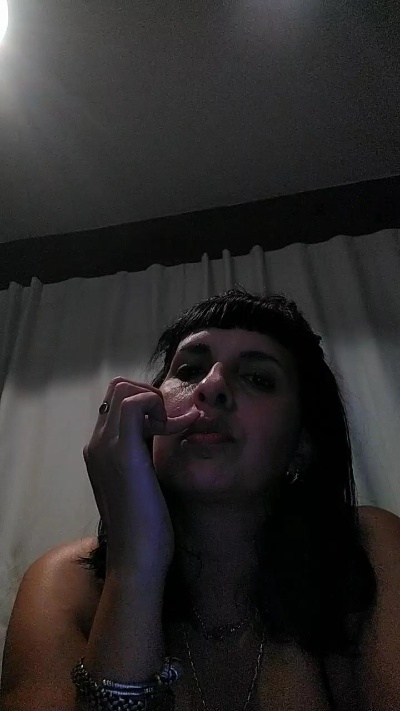 Ayuqueen live female webcam from Argentina