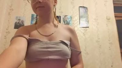 AzaleeKanz live cam on Cam4