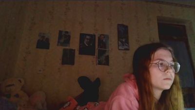 AzaleeKanz live cam on Cam4
