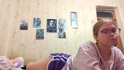 AzaleeKanz live cam on Cam4