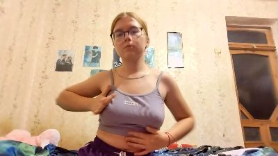 AzaleeKanz live cam on Cam4