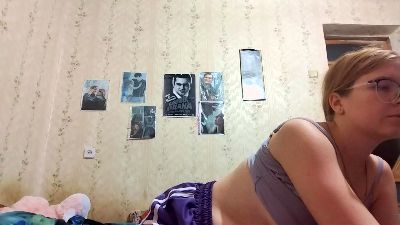 AzaleeKanz live cam on Cam4