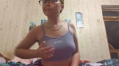 AzaleeKanz live cam on Cam4