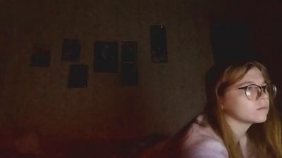 AzaleeKanz live cam on Cam4