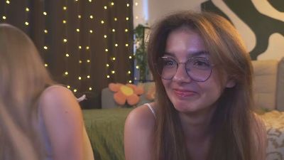 AzzieTheriault live cam on Cam4