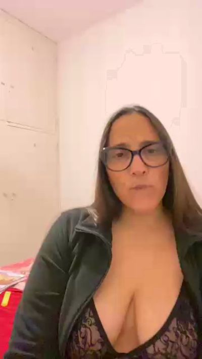 BAgatha live cam on Cam4
