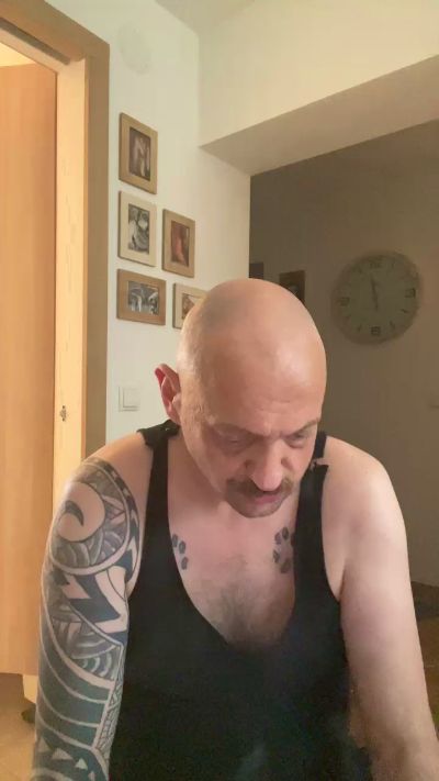 BEEF__DADDY live cam on Cam4