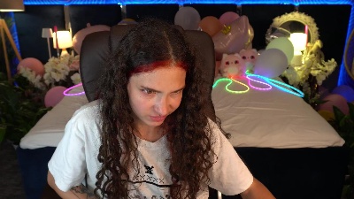 BabyFlowerr live cam on Cam4