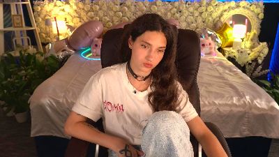 BabyFlowerr live cam on Cam4