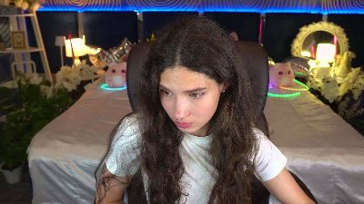 BabyFlowerr live cam on Cam4