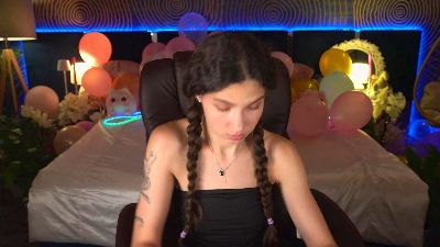 BabyFlowerr live cam on Cam4