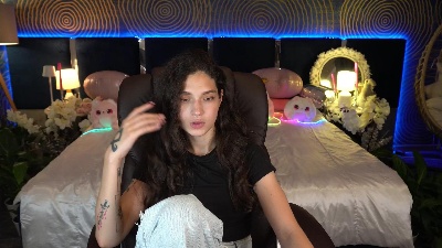 BabyFlowerr live cam on Cam4