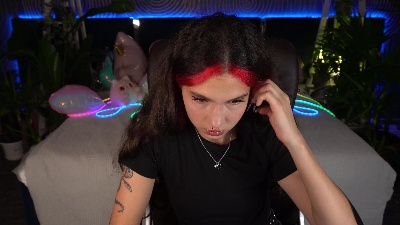 BabyFlowerr live cam on Cam4