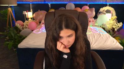 BabyFlowerr live cam on Cam4
