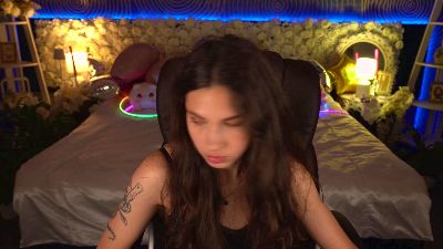 BabyFlowerr live cam on Cam4