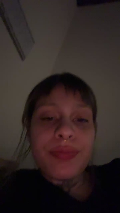 le modèle BabyHardLove est en webcam porno dans un show sur le site cam4, il possède les tags suivants: 